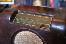 Load image into Gallery viewer, Vintage Bush DAC 90A Bakelite Valve Radio