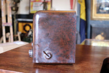 Load image into Gallery viewer, Vintage Bush DAC 90A Bakelite Valve Radio