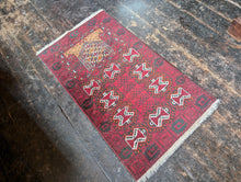 Load image into Gallery viewer, 3'10" x 1'6" Early 20th.C Afghan Balouch Prayer Rug - 114 x 62 cm