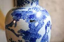 Load image into Gallery viewer, Blue & White Lidded Vase with Foo Dog Finial – Damaged