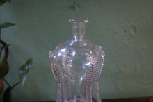 Load image into Gallery viewer, Hadeland Willy Johansson “Nøstetangen” Klukk Decanter – Berry-Prunt Pinched Glass, Mid-Century Norwegian Design