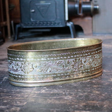 Load image into Gallery viewer, Early 20th.C Hand-Chased Brass Oval Planter / Fireplace Hearth Jardiniere With Floral Scrollwork - 44.5 x 24 x 15 Cm (17.5 x 9.4 x 5.9 In)