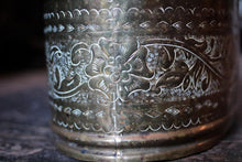 Load image into Gallery viewer, Early 20th.C Hand-Chased Brass Oval Planter / Fireplace Hearth Jardiniere With Floral Scrollwork - 44.5 x 24 x 15 Cm (17.5 x 9.4 x 5.9 In)