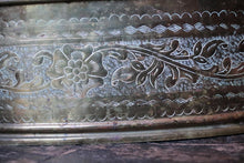 Load image into Gallery viewer, Early 20th.C Hand-Chased Brass Oval Planter / Fireplace Hearth Jardiniere With Floral Scrollwork - 44.5 x 24 x 15 Cm (17.5 x 9.4 x 5.9 In)