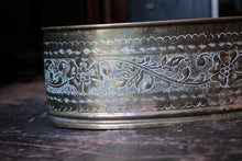 Load image into Gallery viewer, Early 20th.C Hand-Chased Brass Oval Planter / Fireplace Hearth Jardiniere With Floral Scrollwork - 44.5 x 24 x 15 Cm (17.5 x 9.4 x 5.9 In)