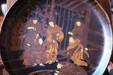 Load image into Gallery viewer, 19th-Century Japanese Papier-Mâché Charger With Bone Inlay, Samurai & Courtiers Scene — 31 cm (12.2 in) Diameter