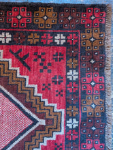 Load image into Gallery viewer, 4'10" x 2'11" - Vintage Baluch - Raspberry Red, Indigo & Saffron - 147 x 90 cm