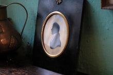 Load image into Gallery viewer, Antique Georgian Silhouette Portrait Miniature – Gentleman – Ebonised Frame 13 x 14.5 cm
