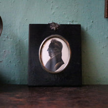 Load image into Gallery viewer, Antique Georgian Silhouette Portrait Miniature – Gentleman – Ebonised Frame