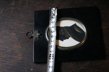 Load image into Gallery viewer, Antique Georgian Silhouette Portrait Miniature – Gentleman – Ebonised Frame