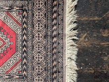 Load image into Gallery viewer, 4'3" x 2'8" - Vintage Afghan Baluch Hand-Knotted Wool Rug - Soft Taupe & Madder Red - 131 x 81 cm
