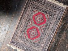 Load image into Gallery viewer, 4'3" x 2'8" - Vintage Afghan Baluch Hand-Knotted Wool Rug - Soft Taupe & Madder Red - 131 x 81 cm