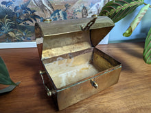 Load image into Gallery viewer, Vintage Brass Indian Kerala Betel Nut Pandan Box
