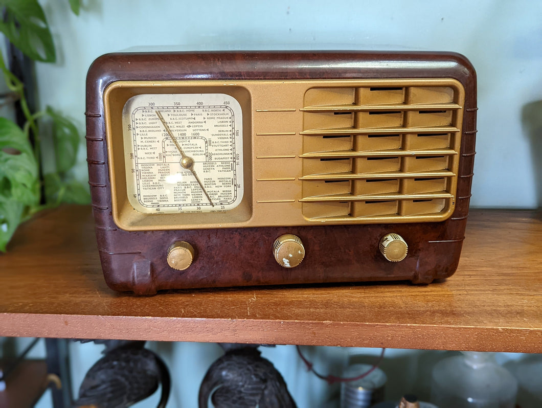 Ultra T401 Vintage Bakelite Valve Radio