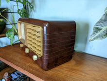 Load image into Gallery viewer, Ultra T401 Vintage Bakelite Valve Radio
