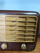 Load image into Gallery viewer, Ultra T401 Vintage Bakelite Valve Radio
