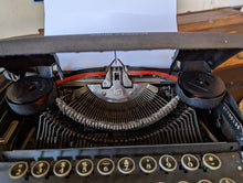 Load image into Gallery viewer, Smith Corona Clipper Travelling Vintage Typewriter
