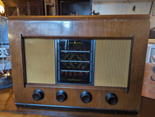 Load image into Gallery viewer, Vintage Wooden Valve Radio - Bush AC11
