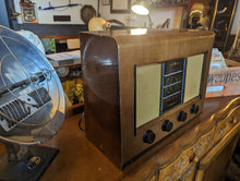 Load image into Gallery viewer, Vintage Wooden Valve Radio - Bush AC11
