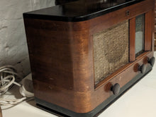 Load image into Gallery viewer, Mullard MAS183 / 13 Vintage Wooden Case Valve Radio
