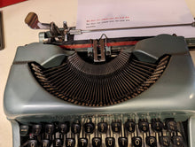 Load image into Gallery viewer, Working 1957 Imperial Good Companion 4 Typewriter – New Ribbon

