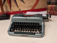 Load image into Gallery viewer, Working 1957 Imperial Good Companion 4 Typewriter – New Ribbon
