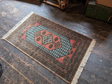 Load image into Gallery viewer, 4&#39;10&quot; x 2&#39;8&quot; Hand Knotted Vintage Lahore Bokhara Rug - 147 x 81cm
