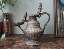 Load image into Gallery viewer, 19th Century Bronze Nepale Sukunda oil lamp
