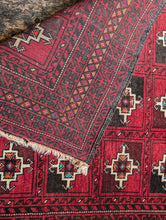 Load image into Gallery viewer, 4&#39;4&quot; x 3&#39;11&quot; Vintage Afghan Baluch Rug - 131 x 88cm
