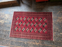 Load image into Gallery viewer, 4&#39;4&quot; x 3&#39;11&quot; Vintage Afghan Baluch Rug - 131 x 88cm
