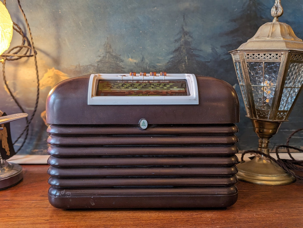 1950's Bush DAC10 Vintage Bakelite Valve Radio