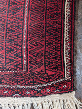 Load image into Gallery viewer, 4&#39;11&quot; x 3&#39; Vintage Afghan Baluch Rug - 150 x 94cm
