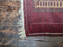 Load image into Gallery viewer, 4&#39;11&quot; x 3&#39; Vintage Afghan Baluch Rug - 150 x 94cm
