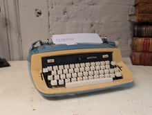 Load image into Gallery viewer, Imperial Safari 1960&#39;s Typewriter
