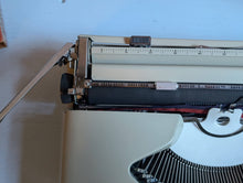 Load image into Gallery viewer, Underwood (Olivetti) 18 Mid Century Typewriter - Unused
