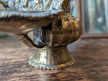 Load image into Gallery viewer, 19th Century Bronze Nepalese Sukunda oil lamp
