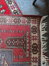 Load image into Gallery viewer, 6&#39;7&quot; x 3&#39;5&quot; Vintage Hand Knotted Caucasian Oriental Wool Rug - 201 x 102cm
