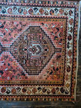 Load image into Gallery viewer, 5&#39; x 3&#39;5&quot; Vintage Shiraz Wool Tribal Rug - 152 x 104cm
