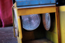 Load image into Gallery viewer, Vintage Yellow Road Workers Signal Lamp / Lantern
