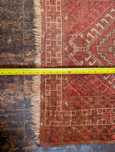 Load image into Gallery viewer, 3&#39;5&quot; x 2&#39;7&quot; Vintage Early 20th.C Afghan Baluch / Balouch Rug - 105 x 77 cm
