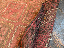 Load image into Gallery viewer, 3&#39;5&quot; x 2&#39;7&quot; Vintage Early 20th.C Afghan Baluch / Balouch Rug - 105 x 77 cm
