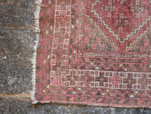 Load image into Gallery viewer, 3&#39;5&quot; x 2&#39;7&quot; Vintage Early 20th.C Afghan Baluch / Balouch Rug - 105 x 77 cm
