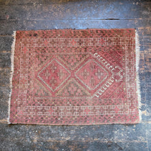 Load image into Gallery viewer, 3&#39;5&quot; x 2&#39;7&quot; Vintage Early 20th.C Afghan Baluch / Balouch Rug - 105 x 77 cm
