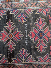 Load image into Gallery viewer, 5&#39; x 2&#39;7&quot; Vintage Early 20th.C Afghan Baluch / Balouch Rug - 151 x 78 cm
