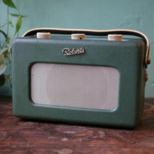 Load image into Gallery viewer, 1960&#39;s Roberts R200 Battery Valve Radio
