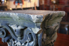 Load image into Gallery viewer, 19th Century Neoclassical Carved Limestone Corinthian Column Capital
