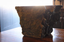 Load image into Gallery viewer, 19th Century Neoclassical Carved Limestone Corinthian Column Capital
