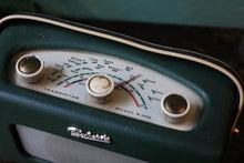 Load image into Gallery viewer, 1960&#39;s Roberts R200 Battery Valve Radio
