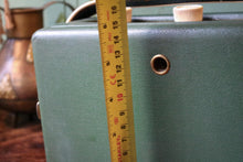 Load image into Gallery viewer, 1960&#39;s Roberts R200 Battery Valve Radio
