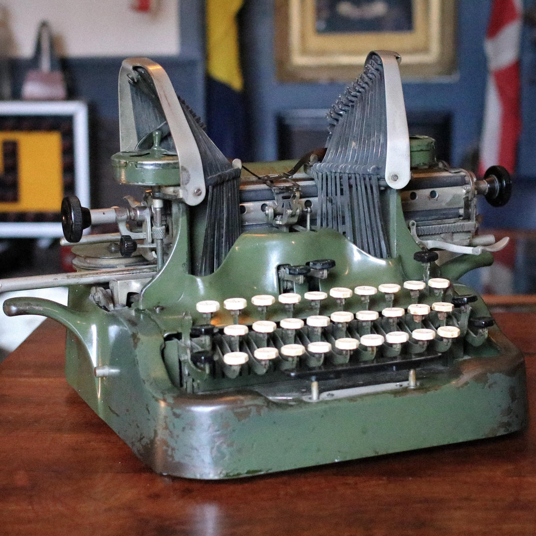 Oliver 9 Batwing Antique Typewriter
